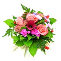 Tie all bouquets of fresh flowers after receiving the order. Picture of a pink r...
