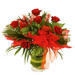 A stunning bouquet in a vase consisting of 6 stunn...