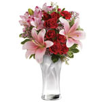 Make it a special day! This passionate bouquet of ...