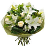Let someone know that they are in your thoughts with this elegant flower bouquet...