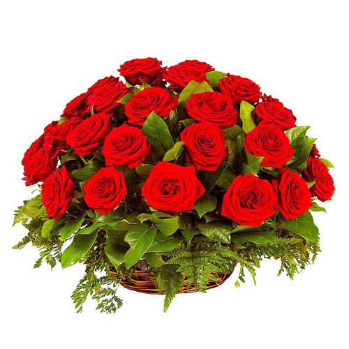 Charming basket with 24 rose buds and extravagant ......  to Nova friburgo