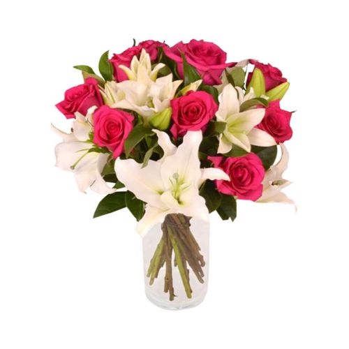 Here is a beautiful valentines day rose and lilies......  to Serra negra