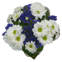 Tie all bouquets of fresh flowers after receiving the order. Bouquet of white da...