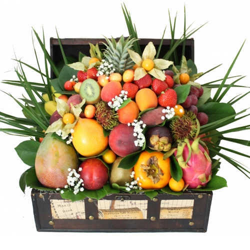 Edible Gourmet Deluxe Basket of Fruits