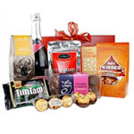 A classic gift, this Radiant Gift Hamper for Grand...