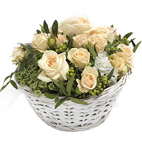 The total class package here! Champagne and cream coloured roses are underscored...