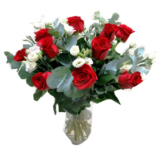 Here is a classic combination of roses and lisiant...