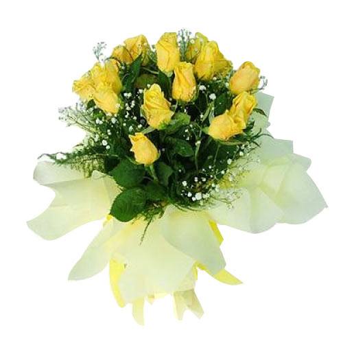 Keep up the spirit of parties with this Distinctive Bunch of Yellow Roses with F...