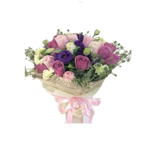 This elegant bouquet of roses and other flowers wi...