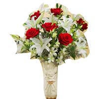 12 red roses, 3 white lilies, arranged in the pret......  to qinzhou_china.asp