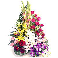 Gift your beloved this Extravagant Selection of Va......  to flowers_delivery_ezhou_china.asp