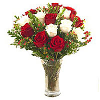 16 long stem roses vase arrangement in the holiday......  to flowers_delivery_taian_china.asp