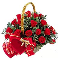 19 red roses with greenery, a box of chocolate.......  to shan(3)xi_china.asp