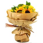 Let your loved ones blush in the colors with this ......  to flowers_delivery_ezhou_china.asp