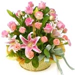 Tie your loved ones close to your heart by gifting......  to maanshan_florists.asp