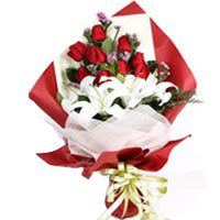 Greet your dear ones with this Graceful Hand-tied ......  to laiwu_florists.asp