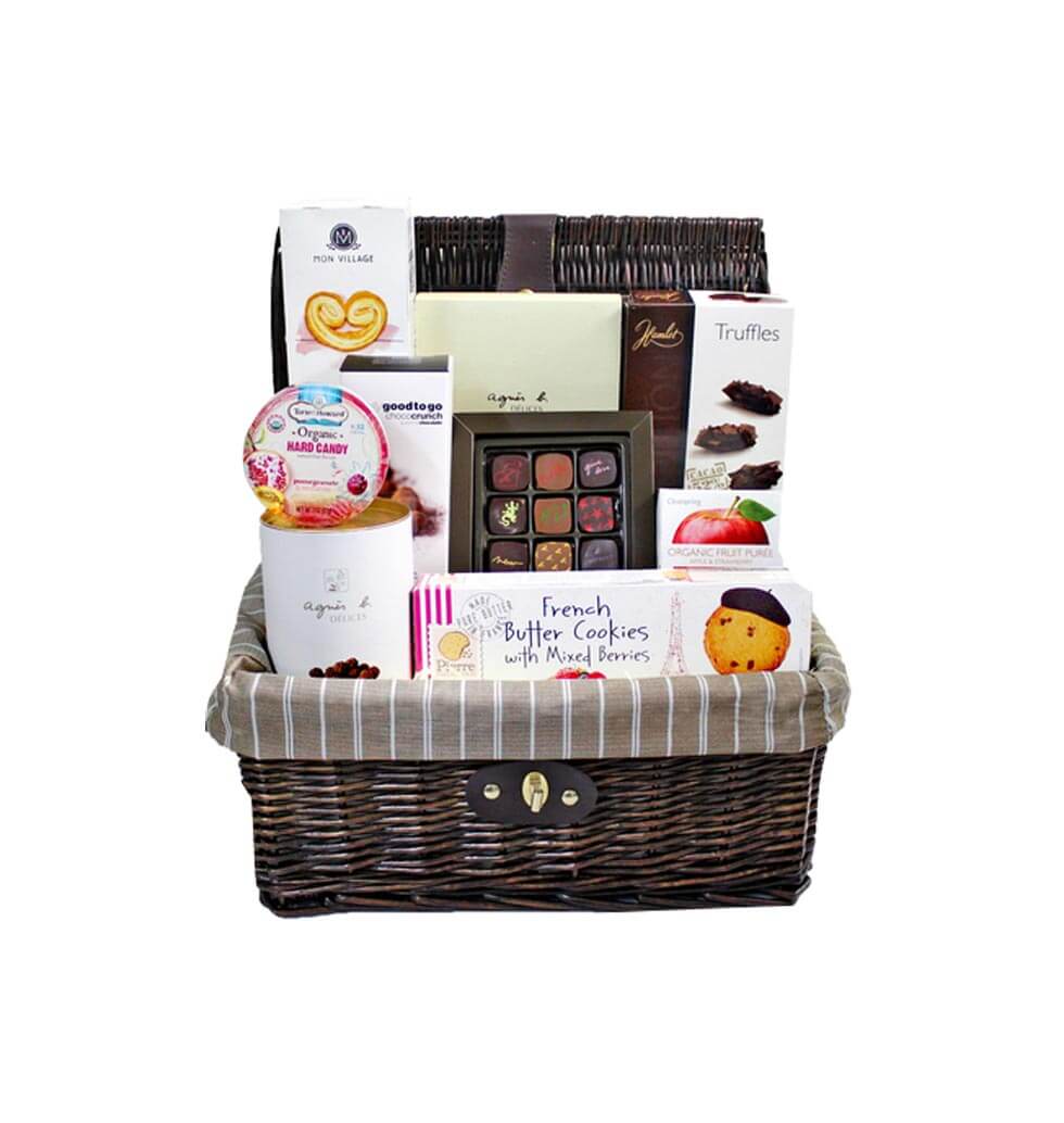 This gift basket comes with an assortment of goodi......  to flowers_delivery_cheung sha wan_hongkong.asp