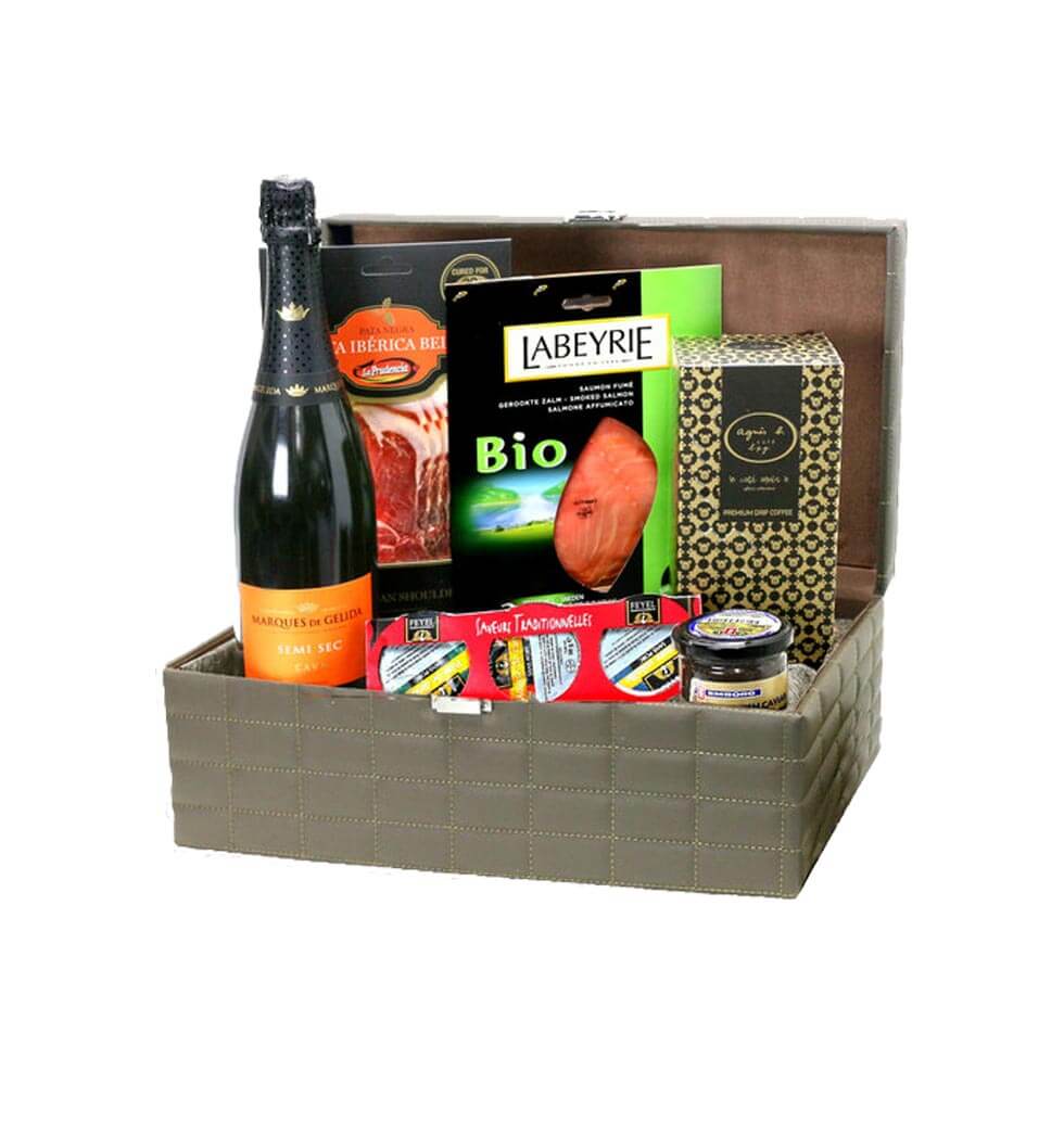 The Wine Hamper Gift Set is a perfect gift for the......  to ngau tau kok_florists.asp