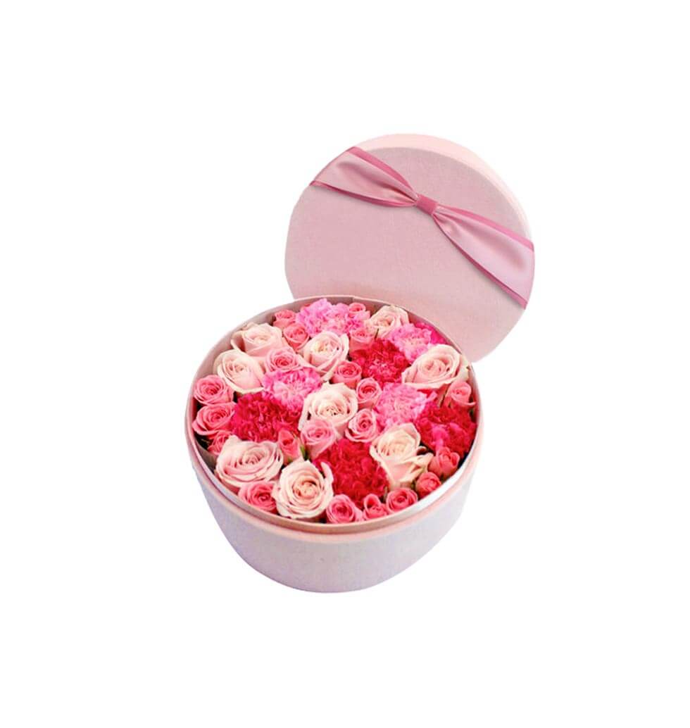 This flower gift box is made of pink rose Kenya pi......  to Yam O