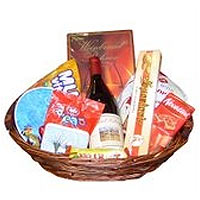 Sweet basket kosher for Passover includes quality ...