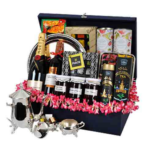 A magnificent hamper for the festival presented in......  to penampang_malaysia.asp