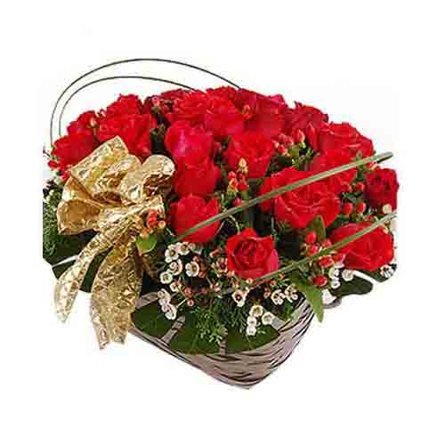 Arrangement of 36 Stalks of Red Roses , Berries an......  to johor bahru