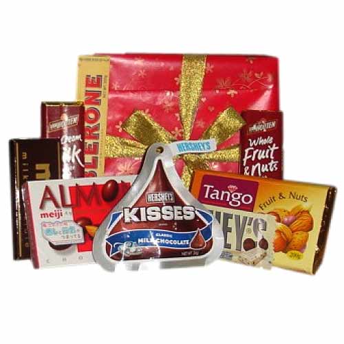 Assorted Chocolates in a Box<br>This Hamper Conten......  to flowers_delivery_valencia_philippine.asp