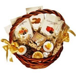 cheerful Crunchy Hamper A superb wooden deluxe Chr...