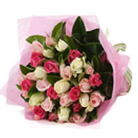 A flower arrangement charming, made ??from the freshest and largest roses in dif...