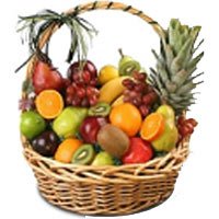 Basket with a variety of fruit - real fruit feast ......  to flowers_delivery_gatchina_russia.asp