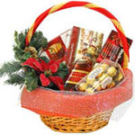 A gift basket of candy and whiskey Johnnie Walker ......  to flowers_delivery_naberezhnye chelny_russia.asp