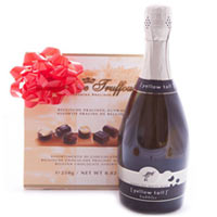 A classic Gift, this Balanced Sparkling Wine and C......  to flowers_delivery_kirishi_russia.asp