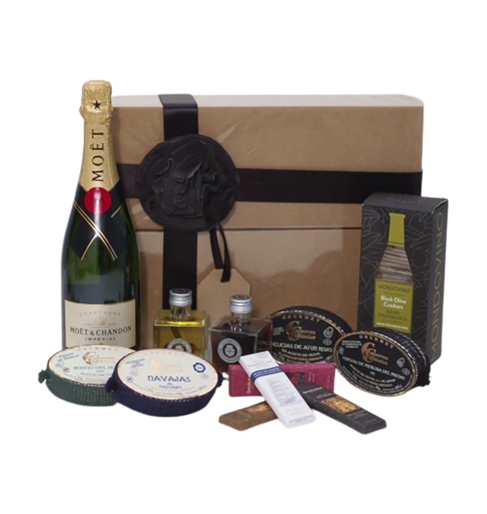 This Gourmet Gift Basket is ideal for any event si......  to Palma de Mallorca